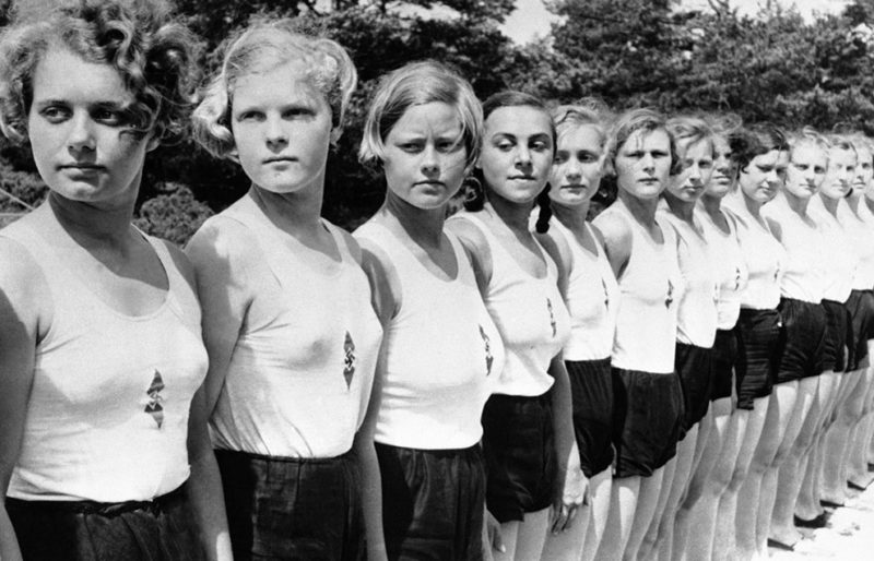 Отделение девочек Гитлерюгенда. 1939 г.
