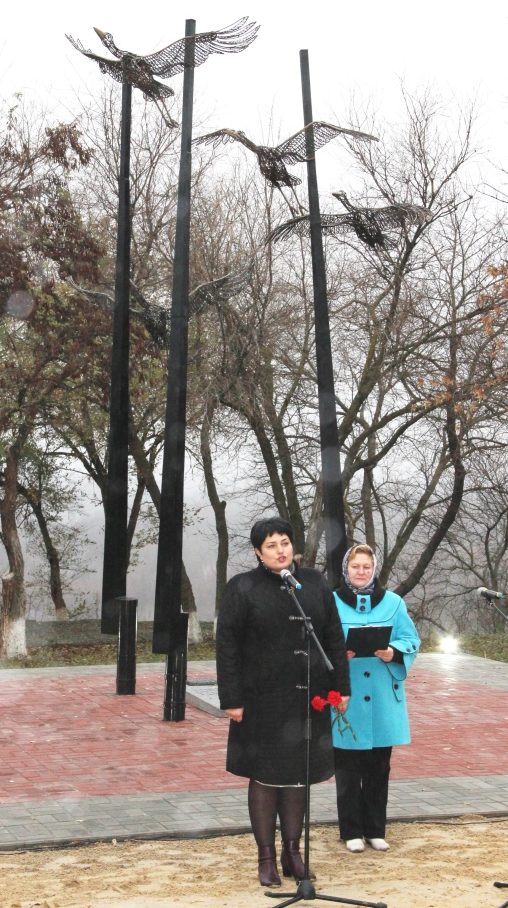 г. Серафимович. Памятник «Журавли» в парке.