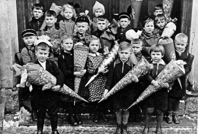 Первый день школы для детей в Хайнроде. Германия, 1940 г.