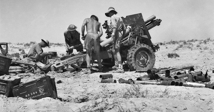 Австралийские артиллеристы на боевой позиции. 1942 г. 