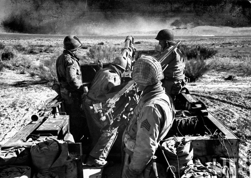 Американская САУ Т-9 ведет огонь. Февраль 1943 г.