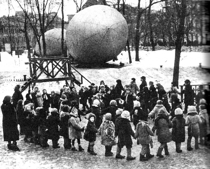 Хоровод. Москва, ноябрь 1941 г.