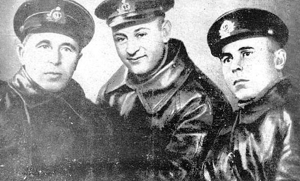 Степанян среди однополчан. 1941 г. 