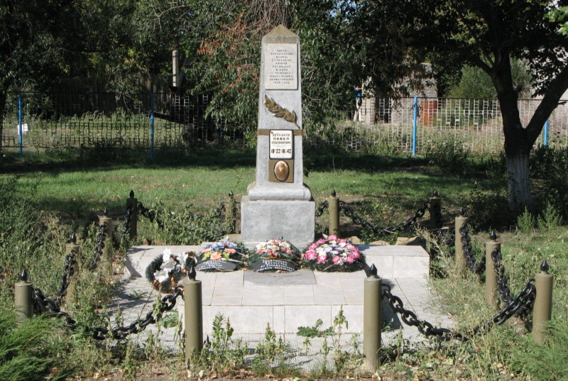 х. Суходол Среднеахтубинского р-на. Братская могила советских воинов, погибших во время Сталинградской битвы.