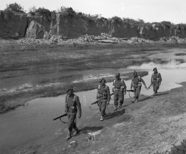 Британский патруль в Вади-Зессаре. 10 марта 1943 г.
