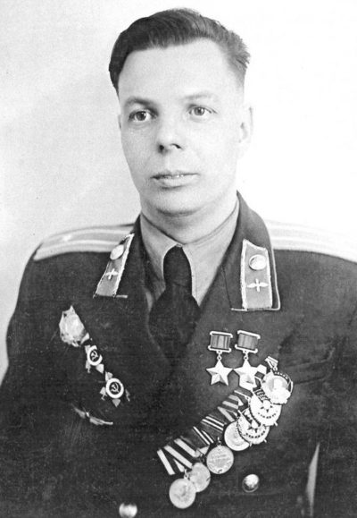 Дважды Герой Советского Союза майор Столяров. 1952 г.