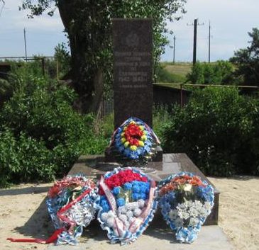 с. Лозное Дубовского р-на. Братская могила советских воинов, погибших в годы войны.