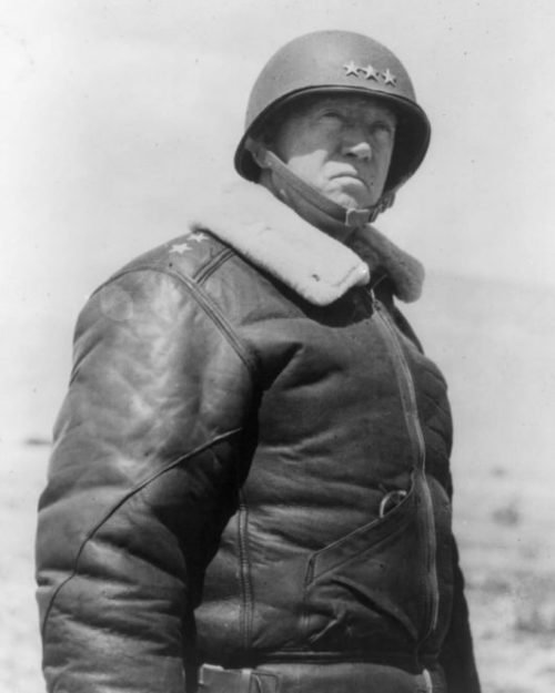 Командующий 2-м корпусом армии США генерал-лейтенант Джордж Паттон в Тунисе. 30 марта 1943 г.