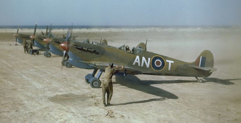 Истребители Supermarine Spitfire Mk VB в Габесе. Апрель 1943 г.