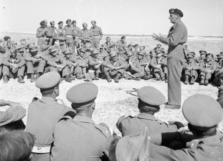 Генерал Монтгомери с участниками штурма линии Марета. 2 апреля 1943 г.