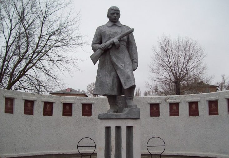 г. Жирновск. Памятник Неизвестному солдату был установлен в 1987 году. 