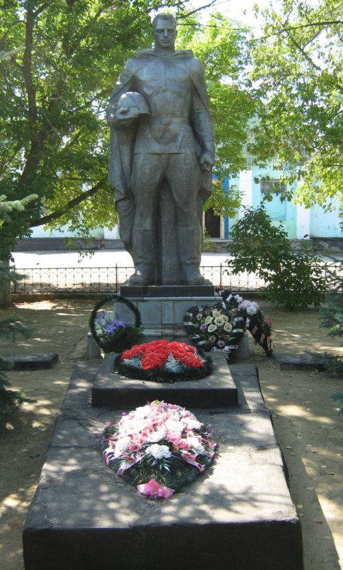 ст-ца Распопинская Клетского р-на. Братская могила советских воинов.