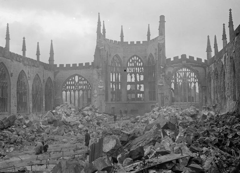 Руины собора в Ковентри. 1940 г.