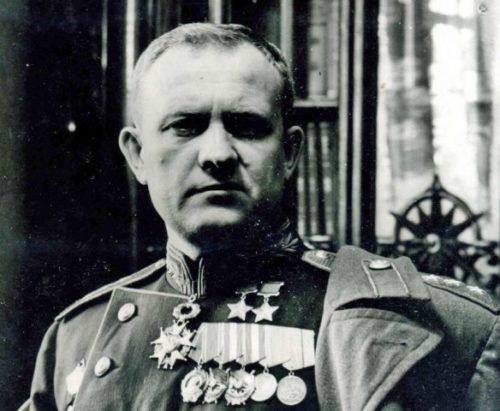 Дважды Герой Советского Союза генерал-полковник авиации Хрюкин. 1945 г.
