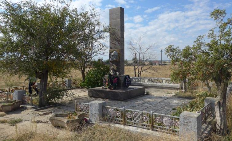 г. Волгоград, с. Песчанка. Братские могилы советских воинов, погибших в период Сталинградской битвы.