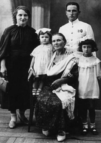 Челноков с семьей. 1940 г.