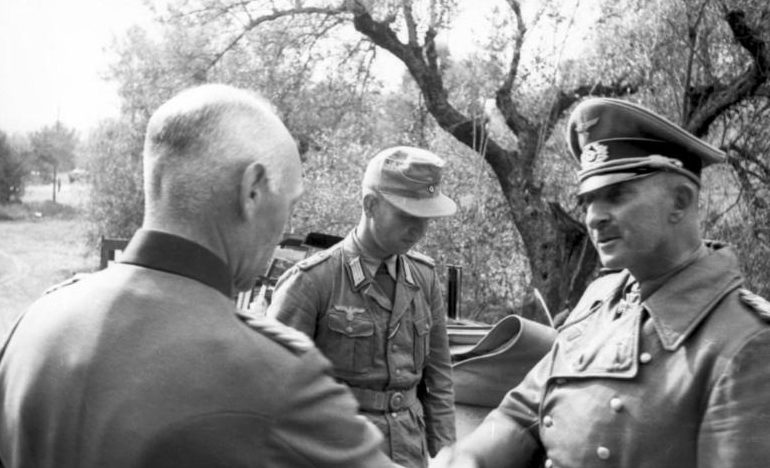 Генерал-полковник фон Арним и генерал фон Ферст в Радесе. Май 1943 г. 