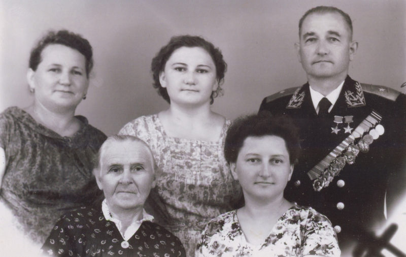 Челноков с семьей. 1960 г.