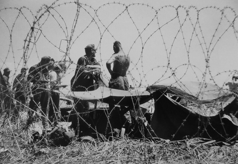 Группа немецких военнопленных в лагере в Тунисе. Май 1943 г. 