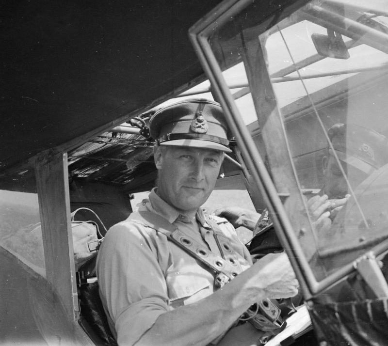 Генерал-лейтенант Кеннет Андерсон в самолете, на аэродроме в Тибаре. 2 мая 1943 г.