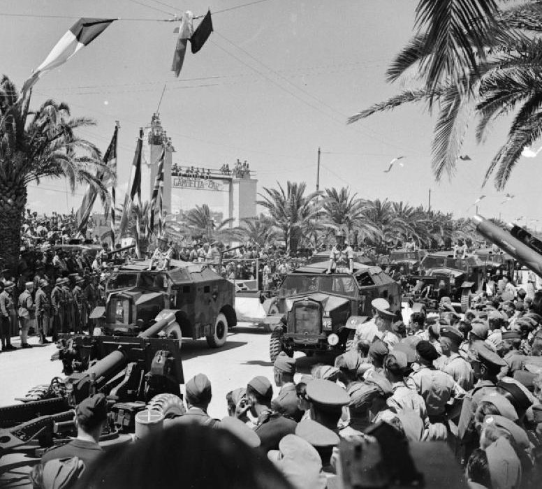 Английские войска на параде в Тунисе. 20 мая 1943 г.