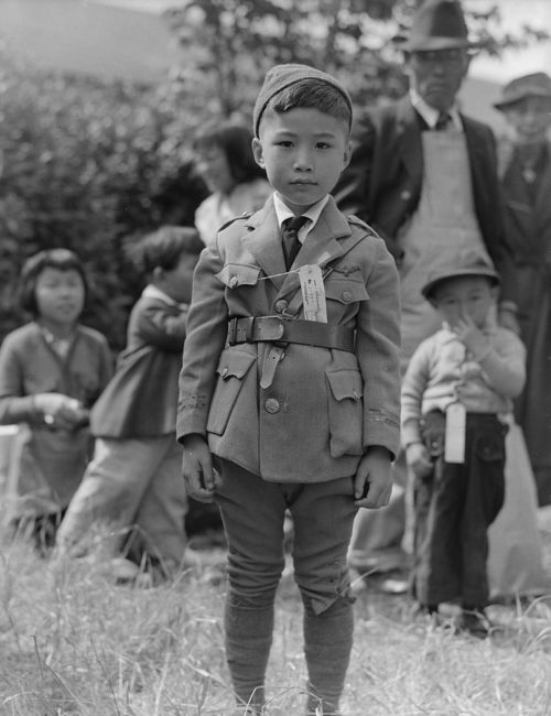 Интернированные японцы в США. Апрель 1942 г. 