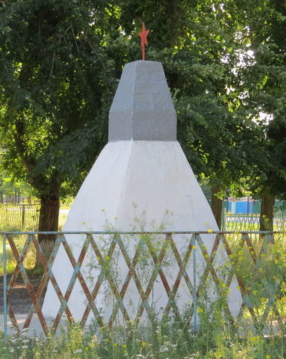 п. Раздольный Иловлинского р-на. Братская могила советских воинов, погибших в годы войны. 