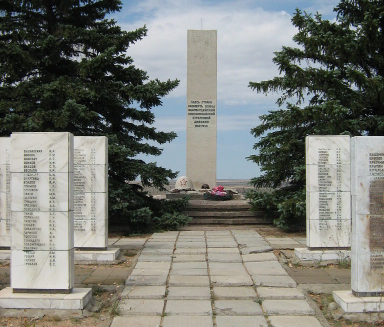 ст-ца. Сиротинская Иловлинского р-на. Памятник «Высота 180,9 м», установленный на братской могиле советских воинов, погибших во время Сталинградской битвы. 