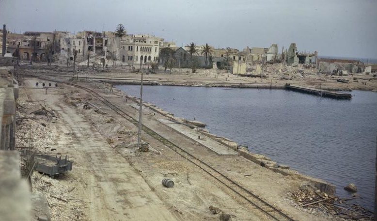 Порт Сусс после бомбардировок Союзников. 4 июня 1943 г. 