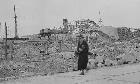 Разрушения в пригороде Туниса. Июль 1943 г. 