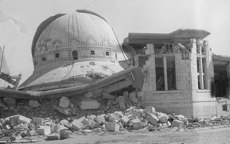 Разрушения в пригороде Туниса. Июль 1943 г.