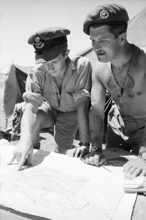 Американские пилоты на аэродроме в Губрине. Июнь 1943 г.