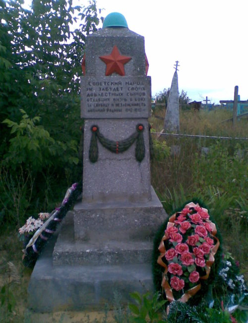 х. Шакин Кумылженского р-на. Братская могила советских воинов.