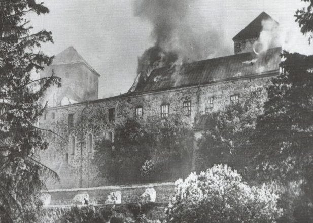 Замок Турку после советской бомбардировки 25 июня 1941 года. 