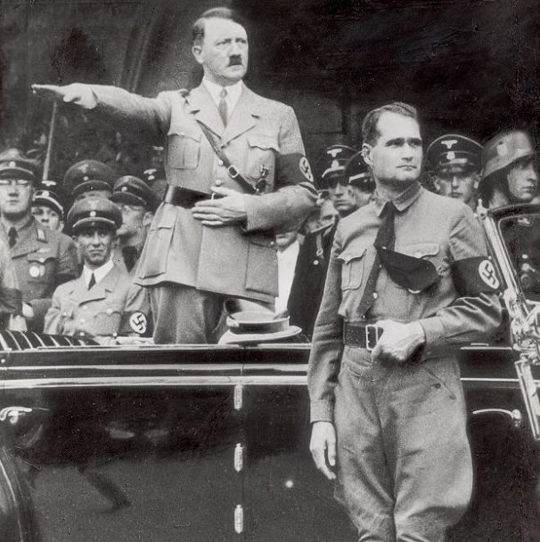 Адольф Гитлер и Рудольф Гесс.