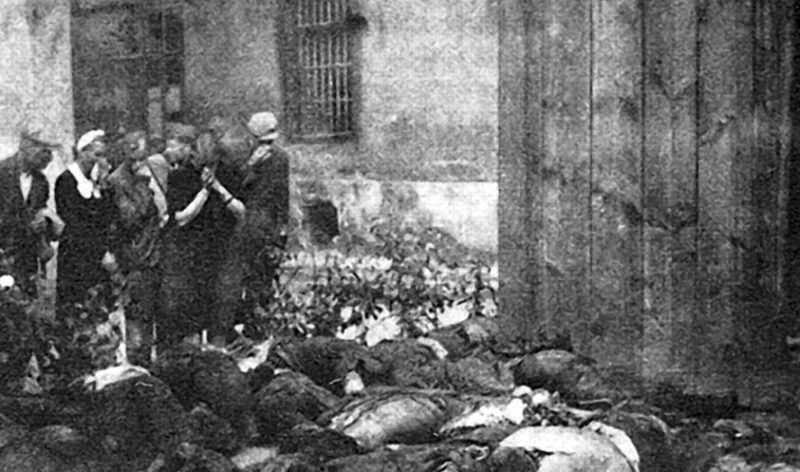 Тела заключенных тюрем Львова, расстрелянных НКВД, перед отступлением Красной Армии.