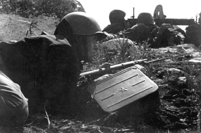 Советские войска в обороне. 