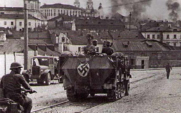 Немецкие войска вошли в город.