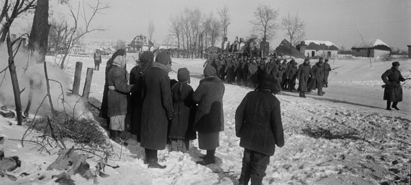 Колонны немецких военнопленных под Сталинградом. 1942 г. 