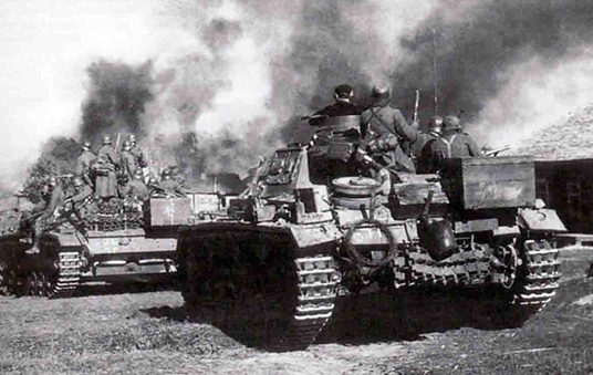 Немецкие танки под Орлом. 30 сентября 1941 г.