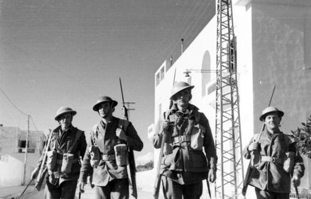 Солдаты 19-й бригады в Ливии. Январь 1941 г. 