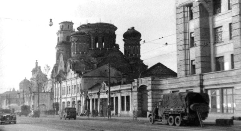 Немецкие войска входят в город. 3 октября 1941г.