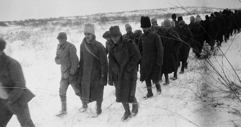 Колонна румынских военнопленных под Калачом. 1942 г. 