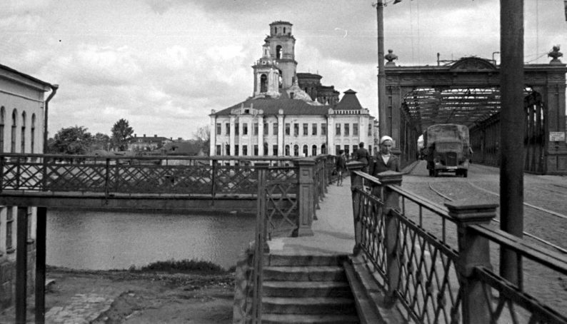 Вид на Красный мост в оккупированном Орле. Октябрь 1941 г. 