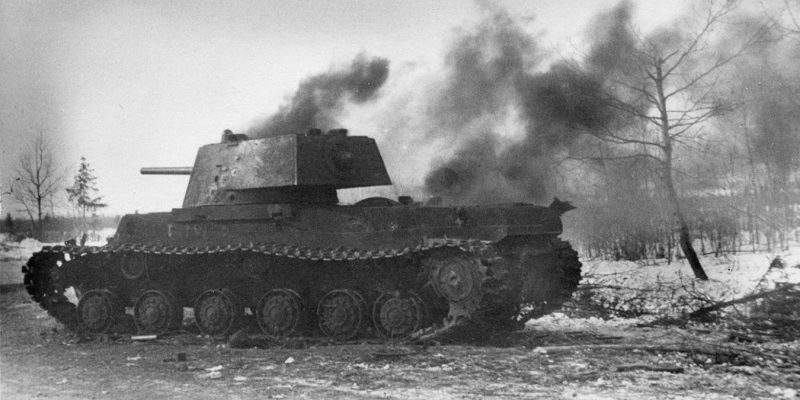Подбитый танк КВ-1 у Ржева. Февраль 1942 г.
