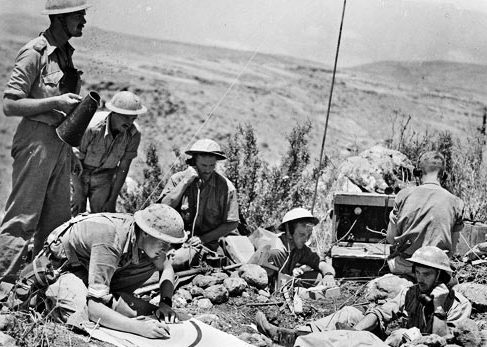 Командный пункт 12-я батареи во время действия против французов в Мерджаюне, недалеко от Сиамы. 10 июня 1941 г. 