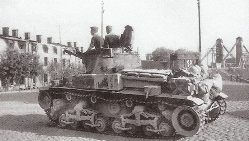 Немецкие войска входят в город. 8 июля 1941 г.