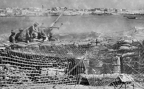 Зенитное орудие в гавани Тобрук. 15 сентября 1941 г. 