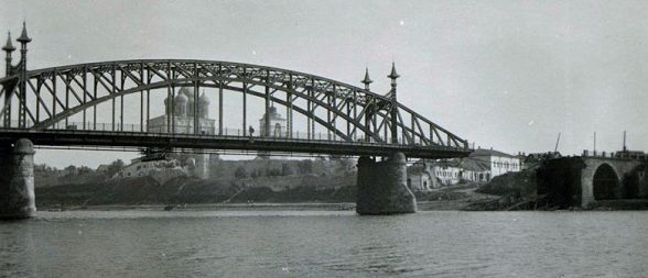Взорванный мост Красной Армией в Пскове. Июль 1941 г.