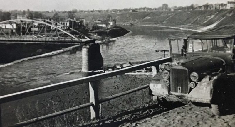 Старый арочный мост через Волгу, взорванный в октябре 1941 года при отступлении Красной Армии. Март 1942 г.